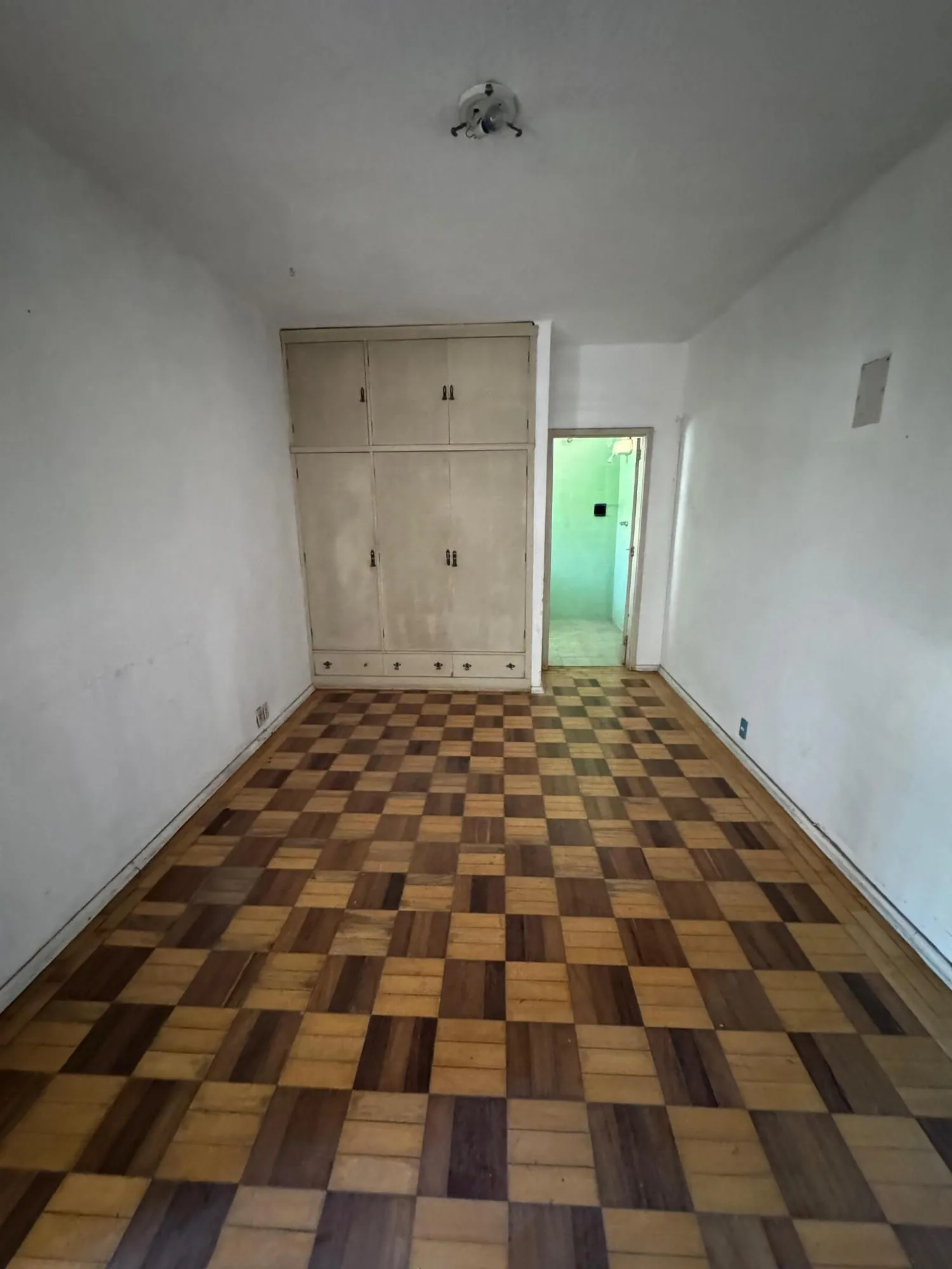 Imagem Casa 3 dormitórios com garagem - Bairro Petrópolis, Porto Alegre