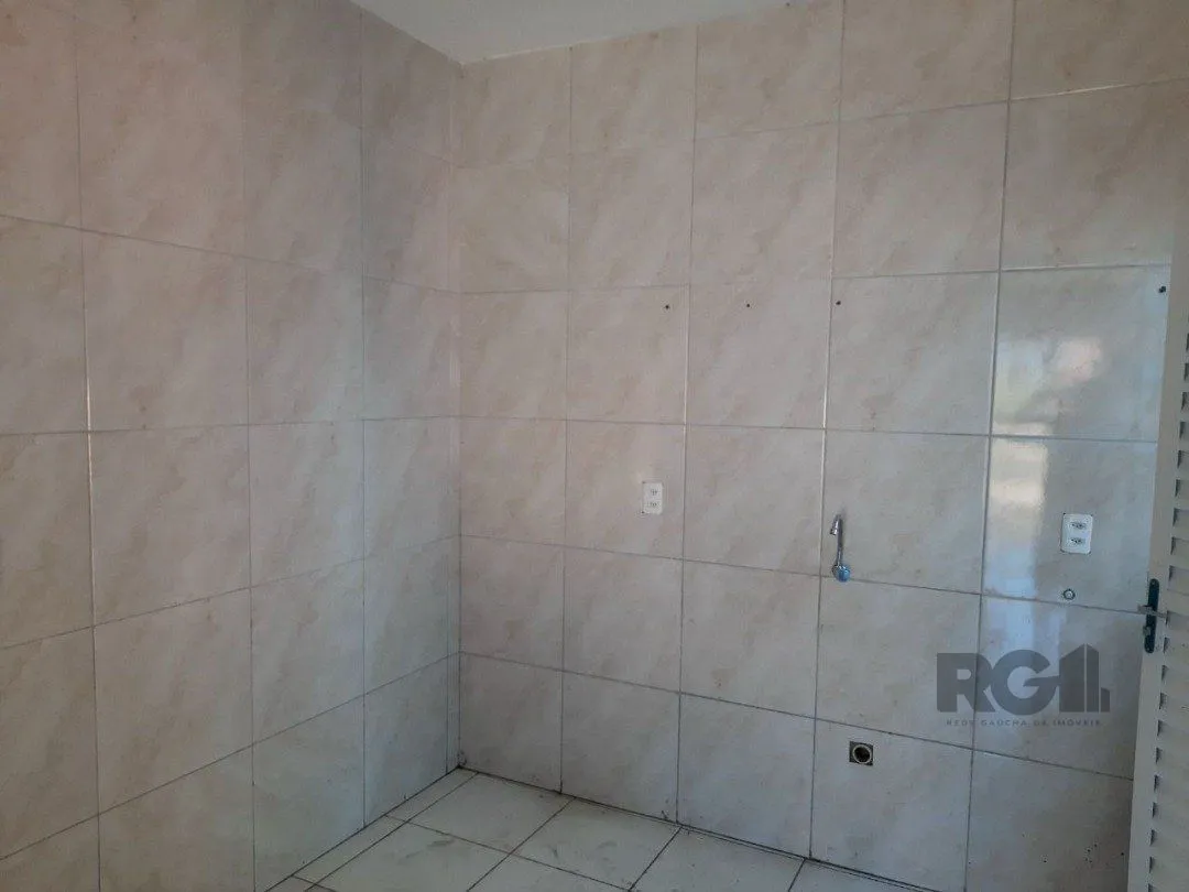 Imagem Oportunidade Imperdível: Prédio com 4 Apartamentos, Pátio e 2 Vagas de Garagem