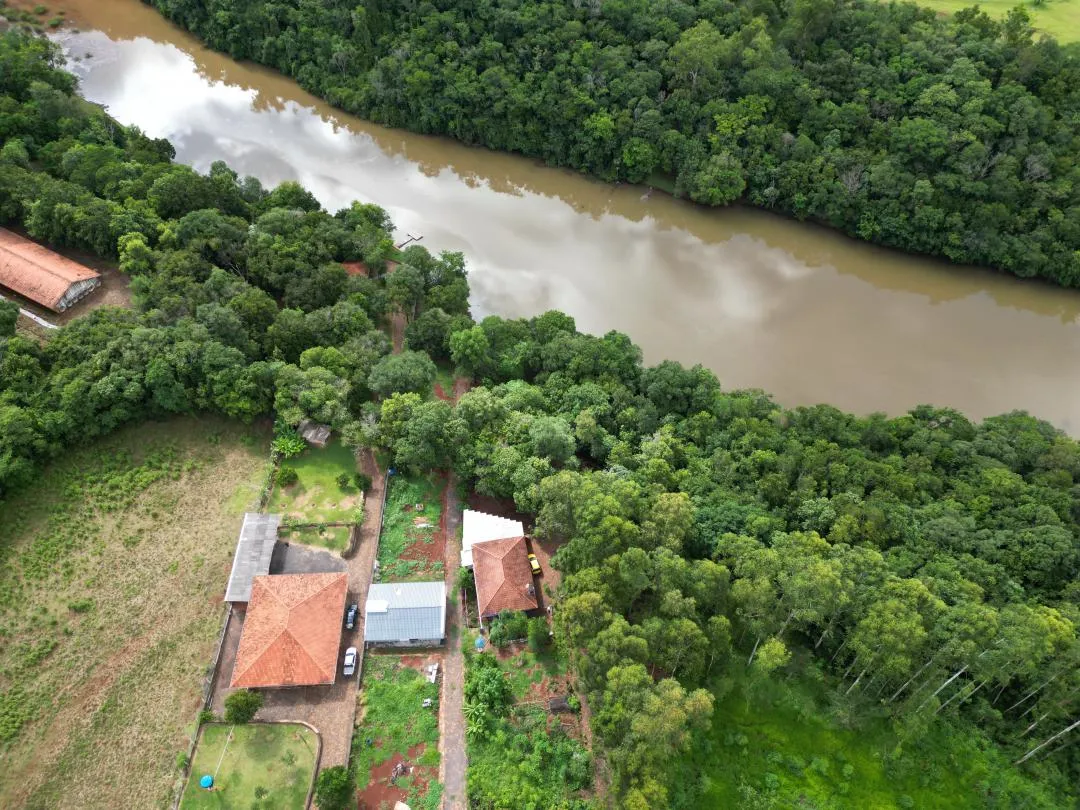 Imagem Casa mobiliada frente para água com churrasqueira e pomar em Boa Vista da Aparecida
