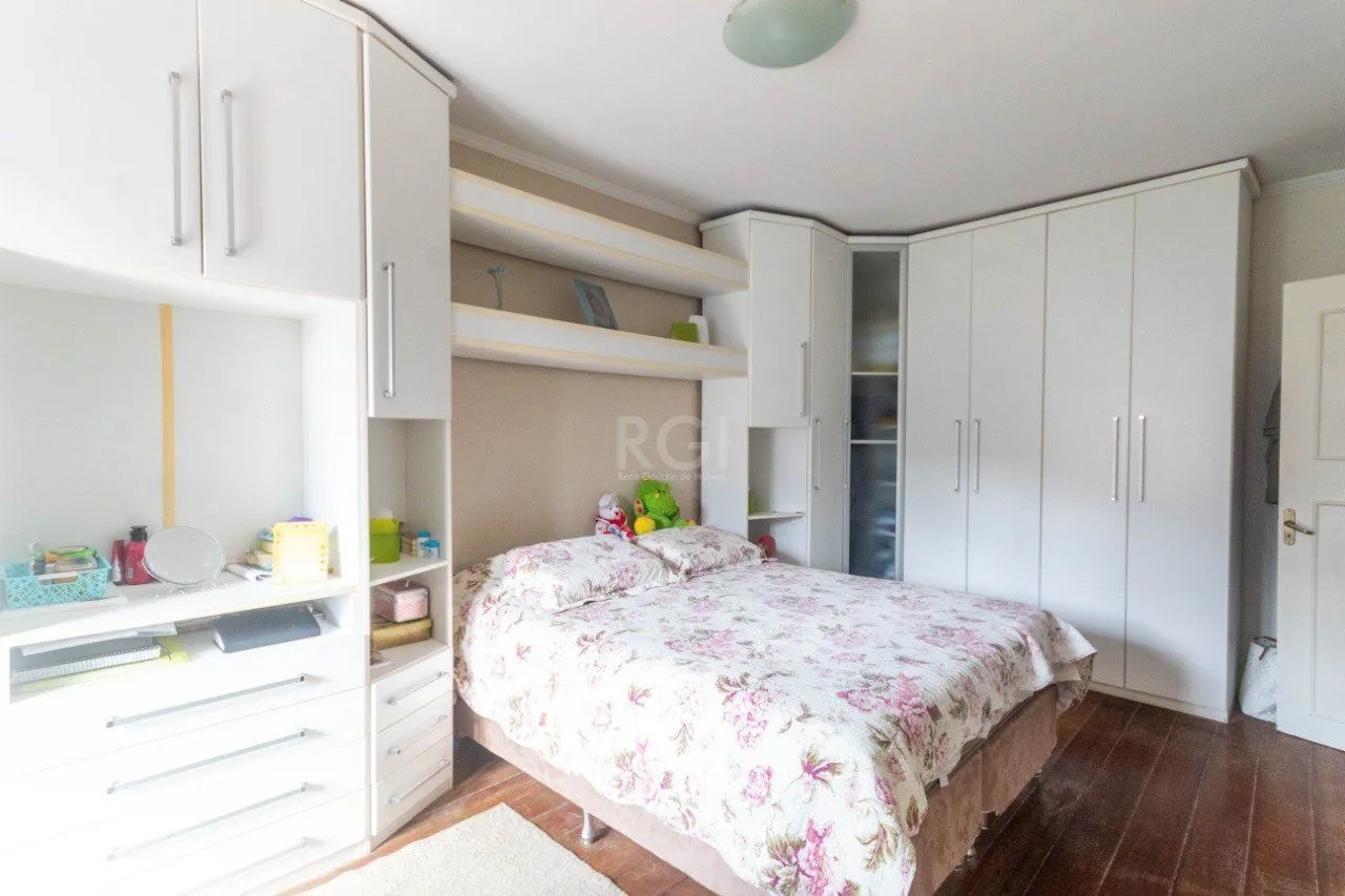 Imagem Casa para Venda - 250m², 3 dormitórios, sendo 2 suites, Partenon