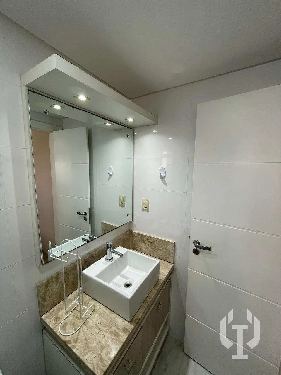 Imagem Apartamento para alugar em Itapema, Meia praia, com 4 quartos, 120m2