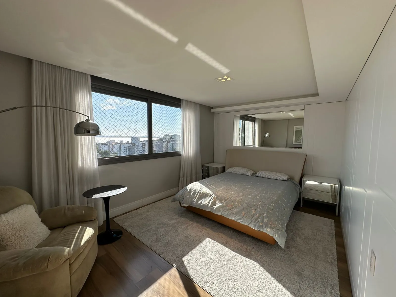 Imagem Lindo Apartamento 3 Suítes, 5 banh, 3 vagas, Vista Guaiba, Tristeza, Porto Alegre, RS