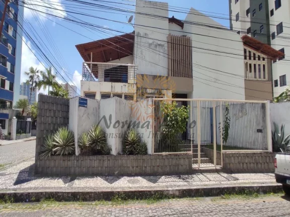 Imagem Casa à Venda no Bairro 13 de Julho, Aracaju-SE - 280 m², 4 quartos, 3 suítes, 3 salas, 5 banheiros e 3 vagas!