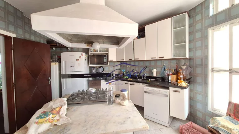 Imagem Casa térrea elevada com 4 quartos 4 suítes 4 vagas de garagem com piscina.