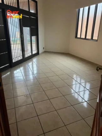 Imagem Casa de luxo à venda e locação em Parque Residencial Cidade Universitária, Ribeirão Preto-SP: 3 quartos, 3 suítes, 2 salas, 4 banheiros, 6 vagas de garagem, 295m². Aproveite essa oportunidade! Quer Imóvel Negócios.