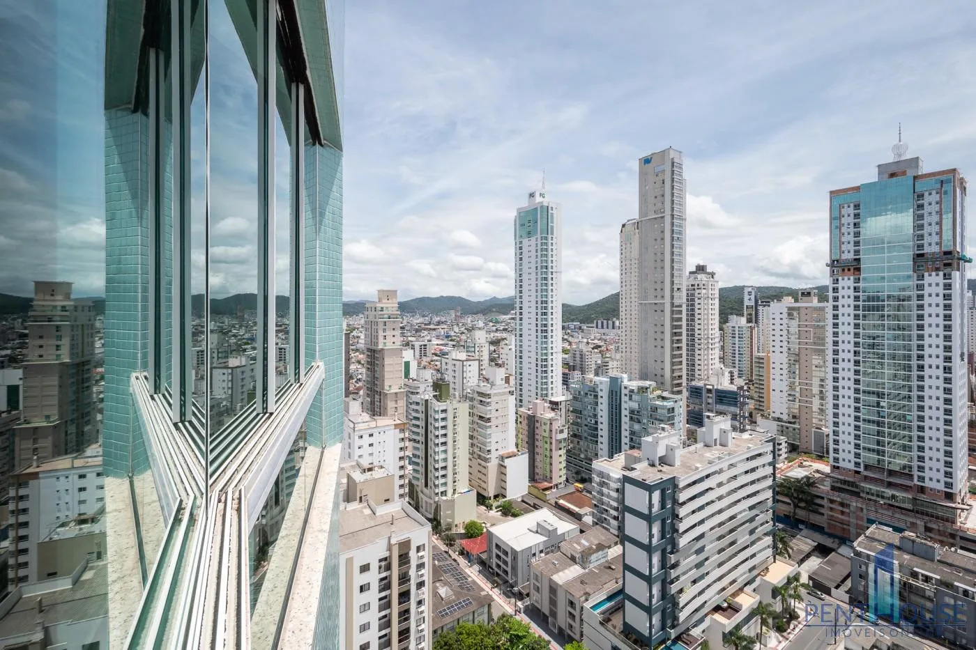 Imagem Apartamento Duplex para Venda em Balneário Camboriú, CENTRO, 4 dormitórios, 4 suítes, 6 banheiros, 3 vagas