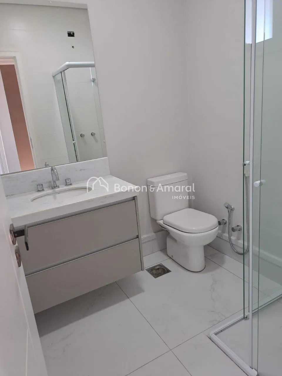 Imagem Cobertura à venda com 4 dormitórios, 2 suítes, e 2 vagas de garagem, 217 m² no Taquaral