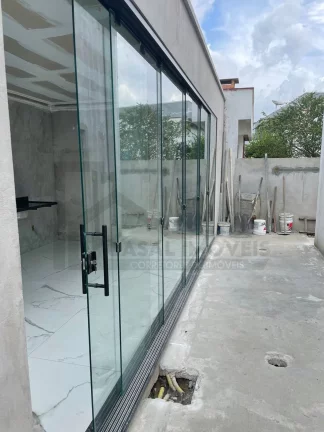 Imagem CASAL IMÓVEIS VENDE CASA TERREA MONTENEGRO BOULEVARD 3 SUÍTES + 6 VGS + PISCINA PRIVATIVA