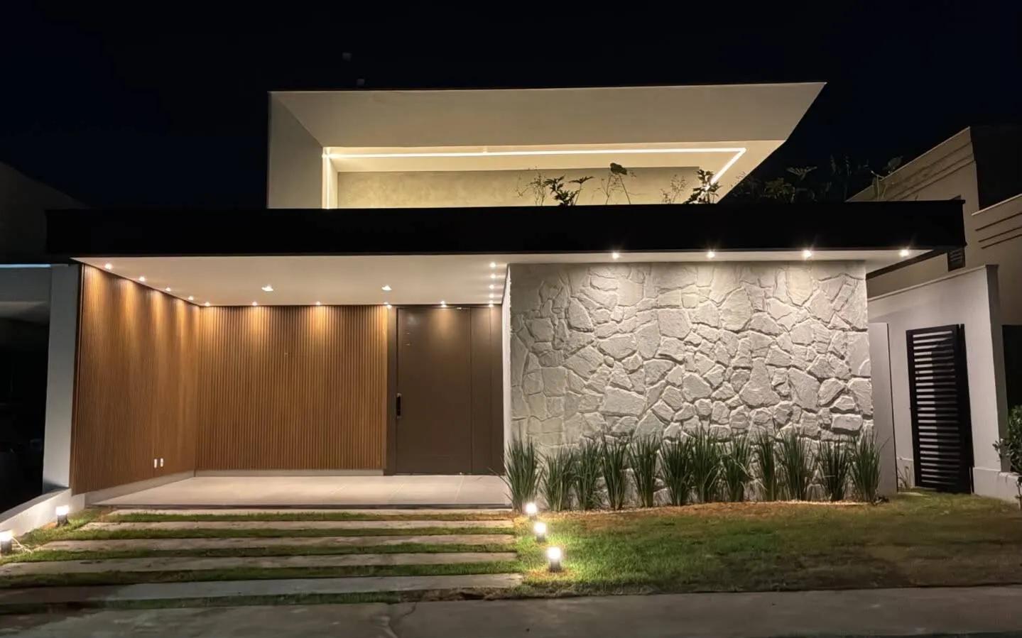 Foto do imóvel Casa 3 suítes condomínio brisas em Rodovia Arquiteto Hélder Cândia