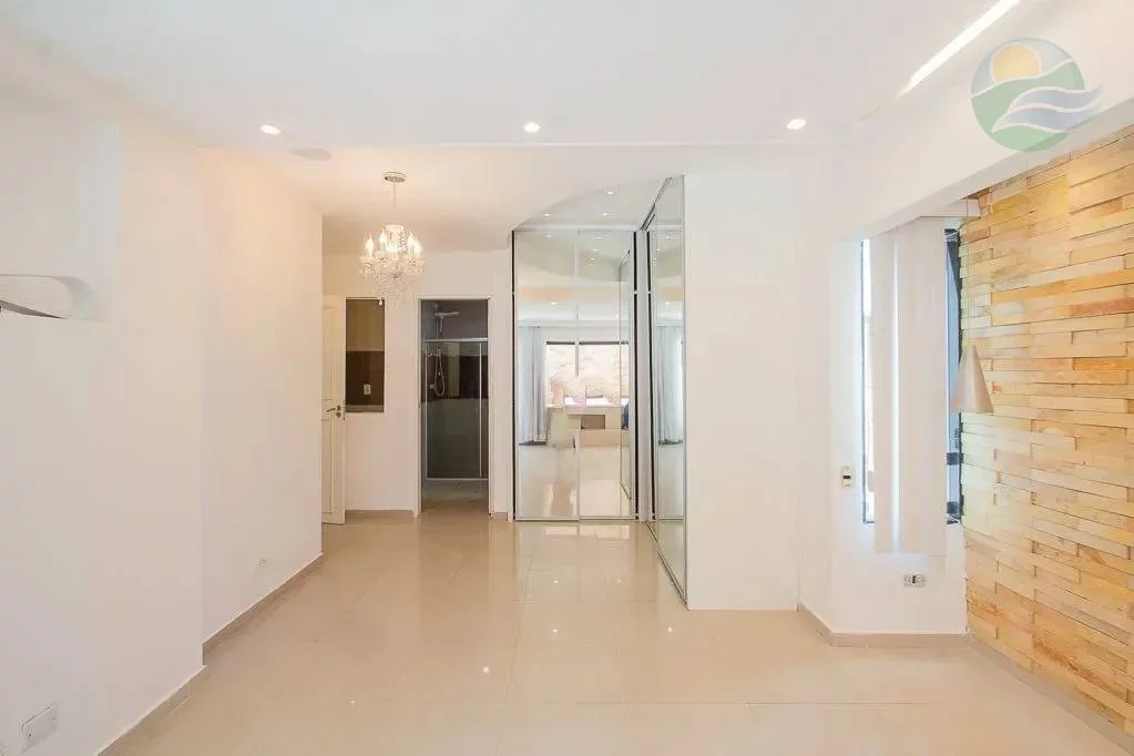 Imagem Casa alto padrão com 4 quartos, Piscina, para venda, em Candeias, Jaboatão dos Guararapes.