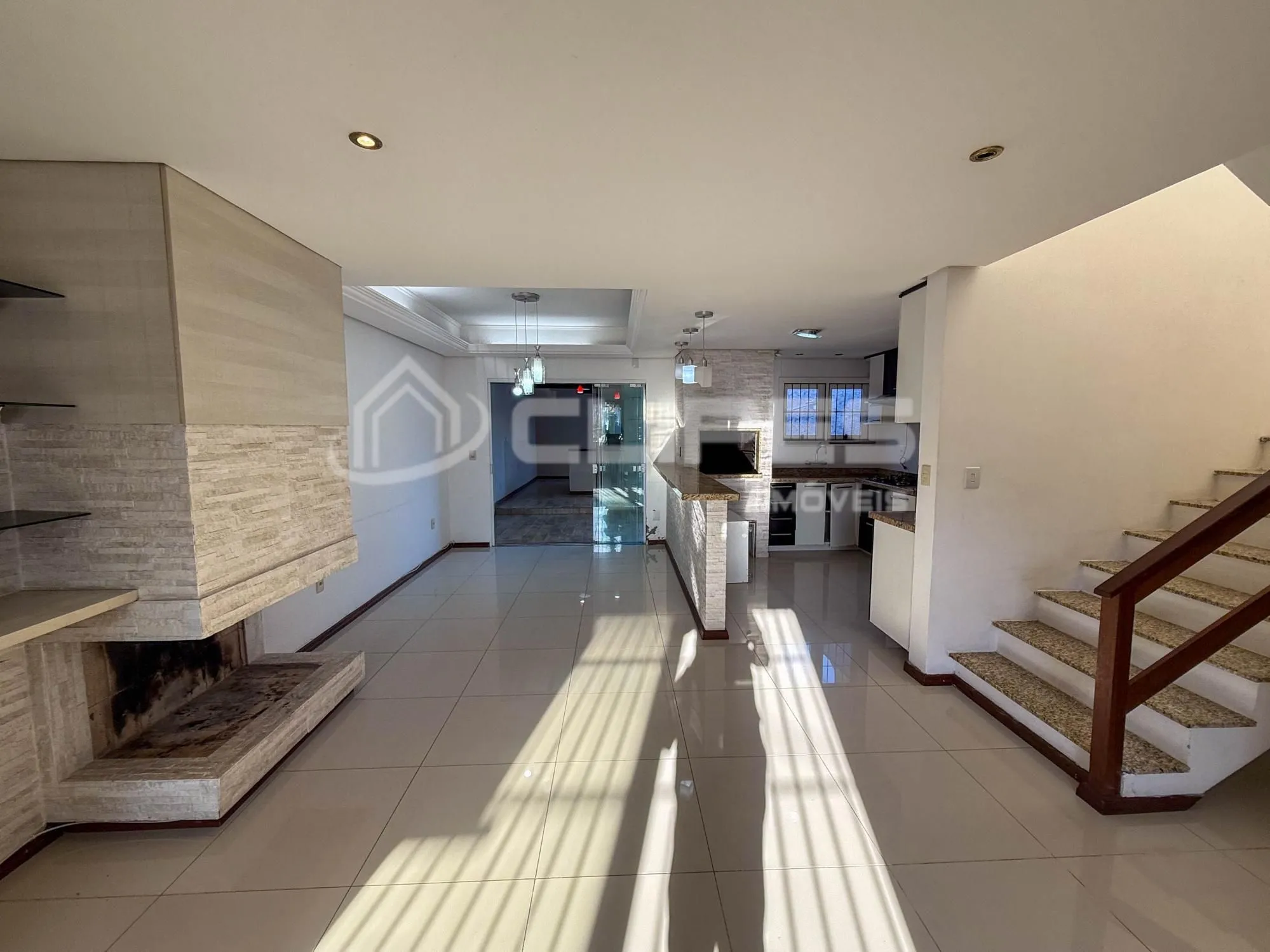 Imagem Sobrado para Venda - 140m², 3 dormitórios, sendo 1 suites, 2 vagas - Hípica