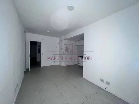 Imagem Apartamento quarto e sala, varanda grande, 1 vaga, 1 quadra do mar