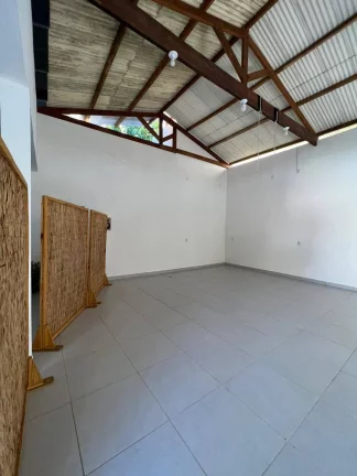 Imagem CASA BOMBAÇA COM SALÃO DE EVENTOS