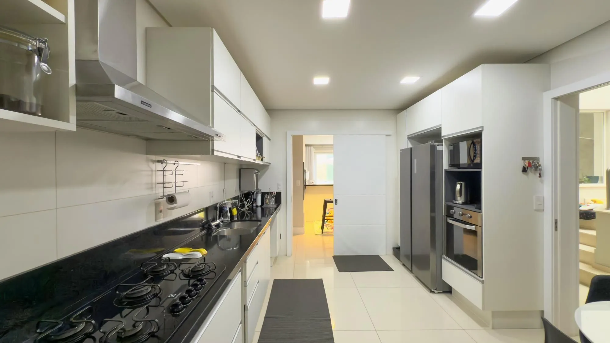 Imagem Casa para Comprar com 4 suítes, 386 m² - Chácara das Pedras - Porto Alegre