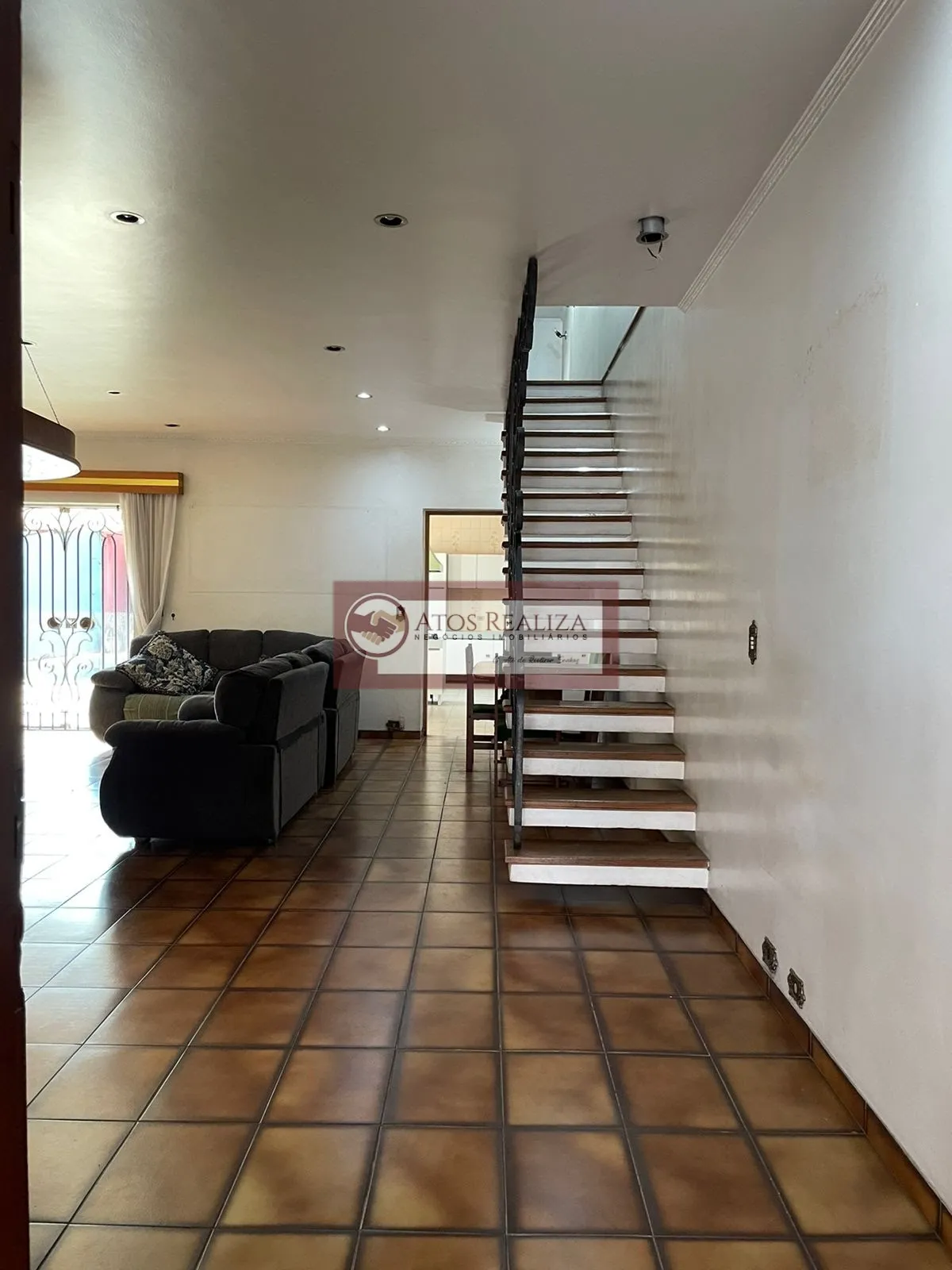 Imagem Casa Alto Padrão a Venda na Cidade Dutrta SP, c/ 4 dormitórios, 2 suítes, 5 vagas de garagem, salão de festas com churrasqueira e Piscina..