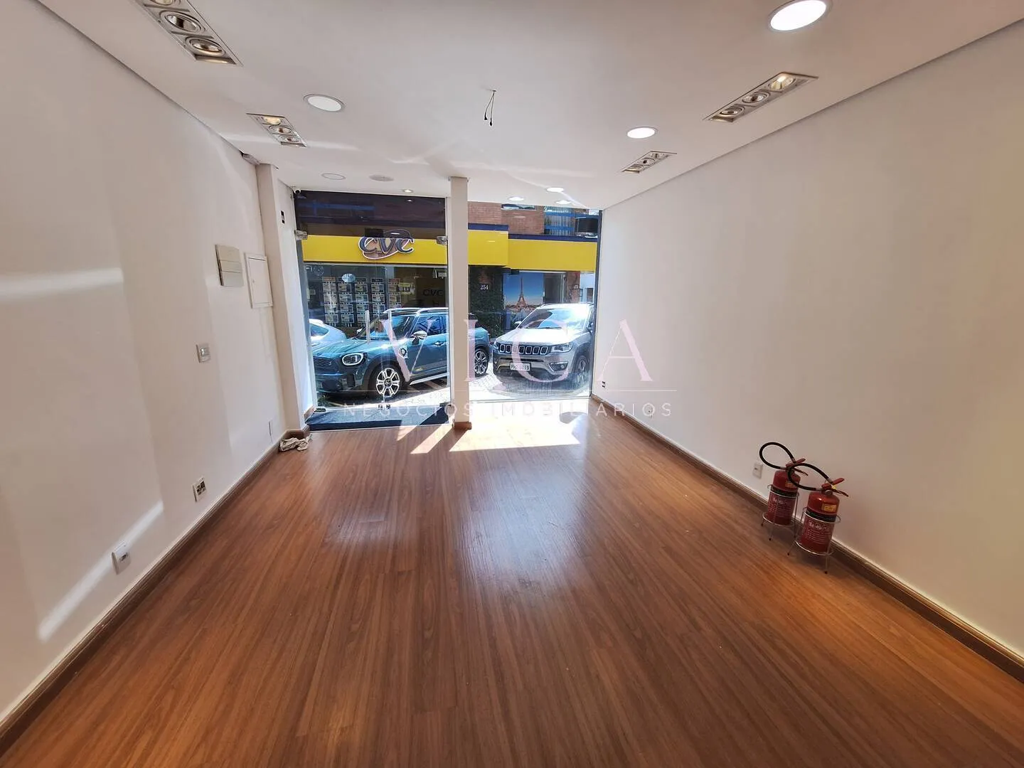Foto do imóvel Sala para aluguel com 64m² 1 banheiro - por R$ 8.900,00 - Alphaville/SP