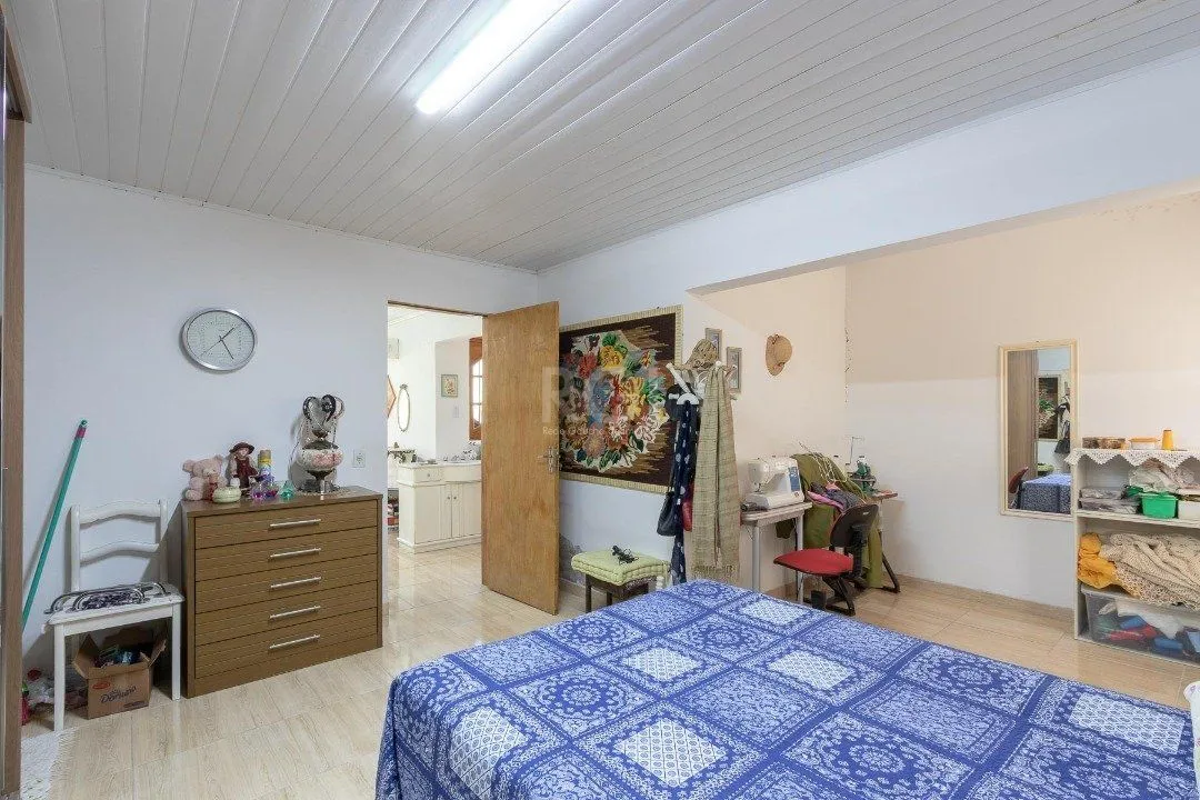 Imagem Casa para Venda - 370m², 4 dormitórios, sendo 1 suites, 6 vagas - Lomba do Pinheiro