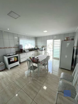 Imagem Casa com (02) dormitórios à venda, 212 m² por R$ 640.000