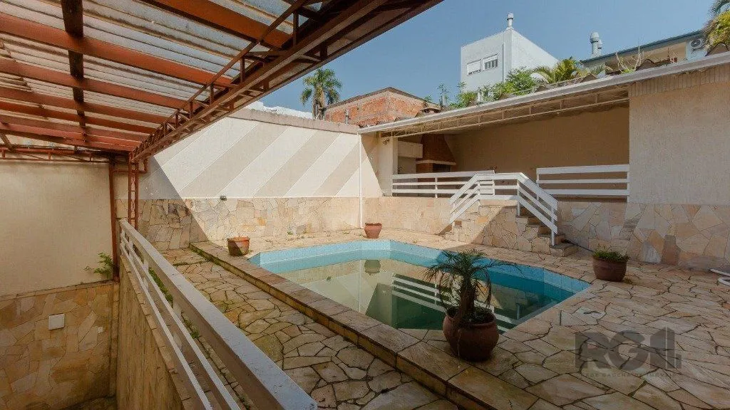 Imagem Casa com 4 dormitórios, 4 vagas no bairro Vila Jardim