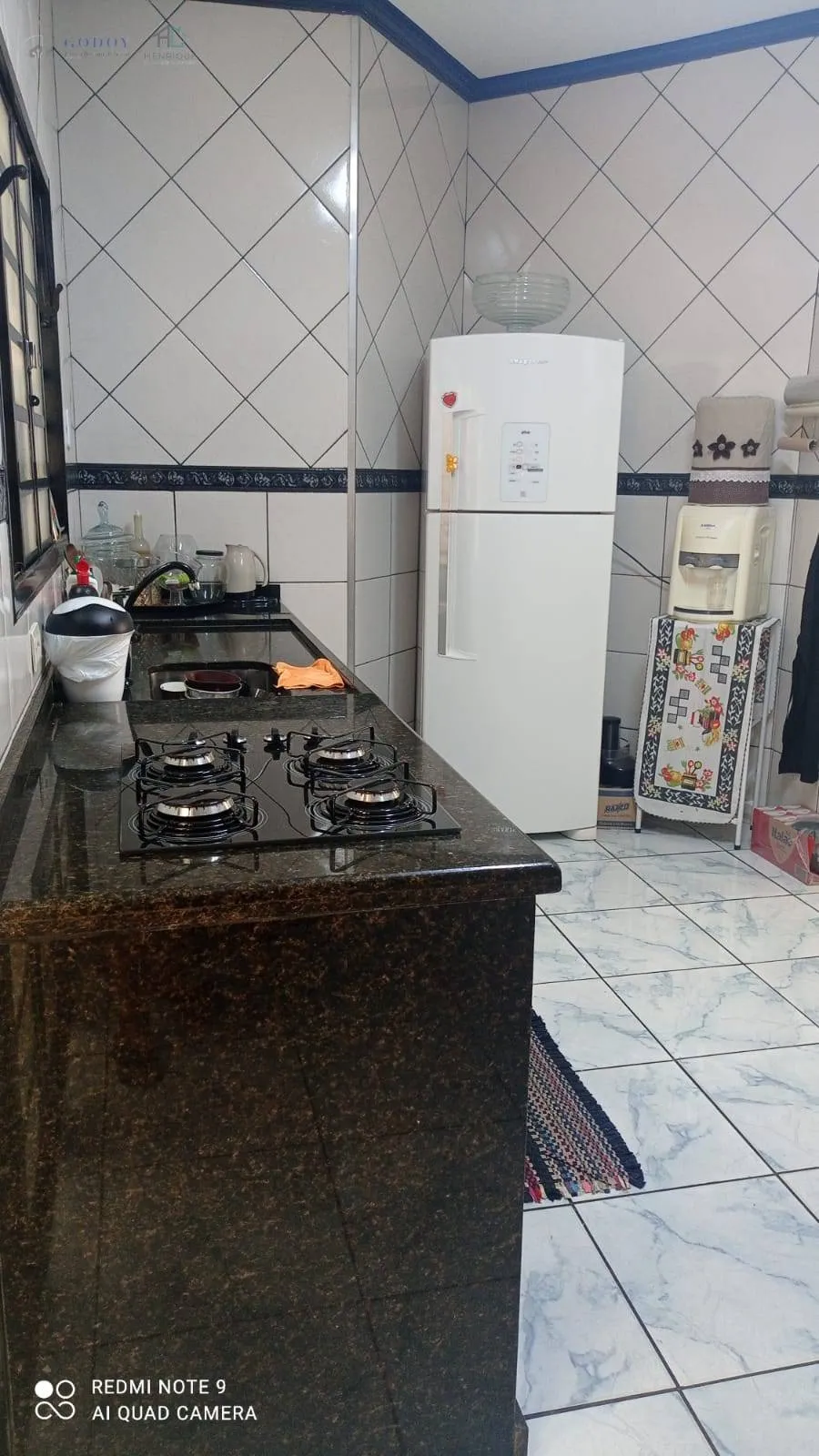 Imagem Linda Casa com Suíte, Escritório e Garagem Coberta em Ótima Localização