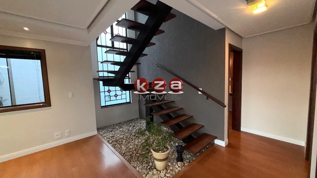 Imagem Casa em Condomínio de Alto Padrão na Vila Faustina II em Valinhos-SP - 3 Quartos, 1 Suíte, 2 Salas, 4 Banheiros, 4 Vagas - 212m².