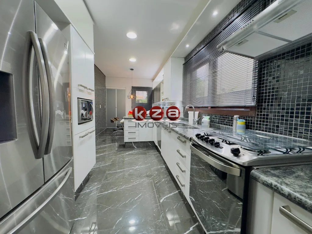 Imagem Casa de luxo a venda no Condomínio Reserva Colonial em Valinhos: 3 suítes + 1, 4 salas e amplo espaço gourmet com piscina.