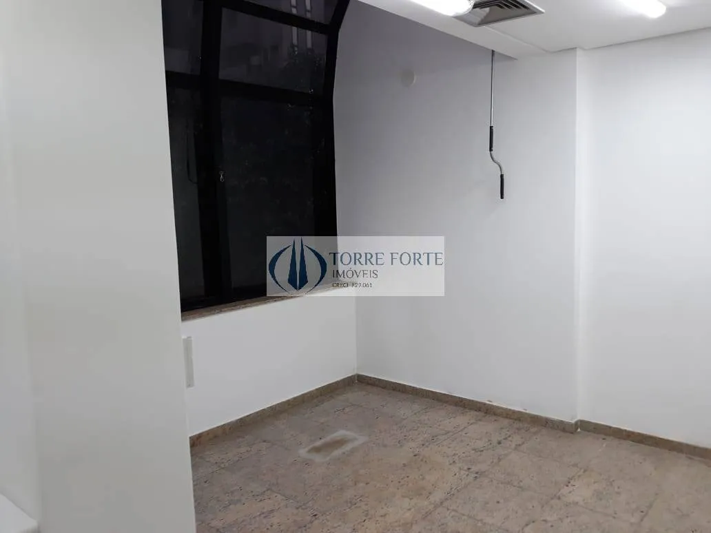 Imagem Sala comercial com 45 m² ótima localização a 650 m da estação Metrô Moema