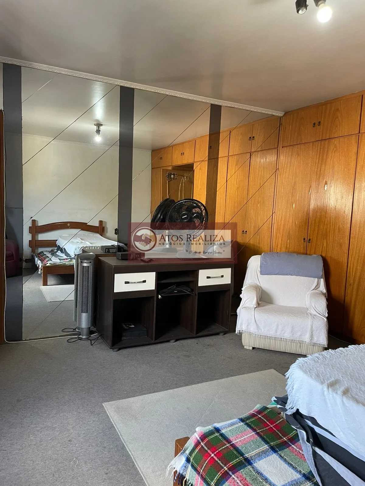 Imagem Casa Alto Padrão a Venda na Cidade Dutrta SP, c/ 4 dormitórios, 2 suítes, 5 vagas de garagem, salão de festas com churrasqueira e Piscina..