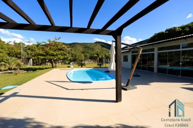 Imagem Sítio Lindo, com uma bela cachoeira, com cabanas e casa, em Governador Celso Ramos - SC