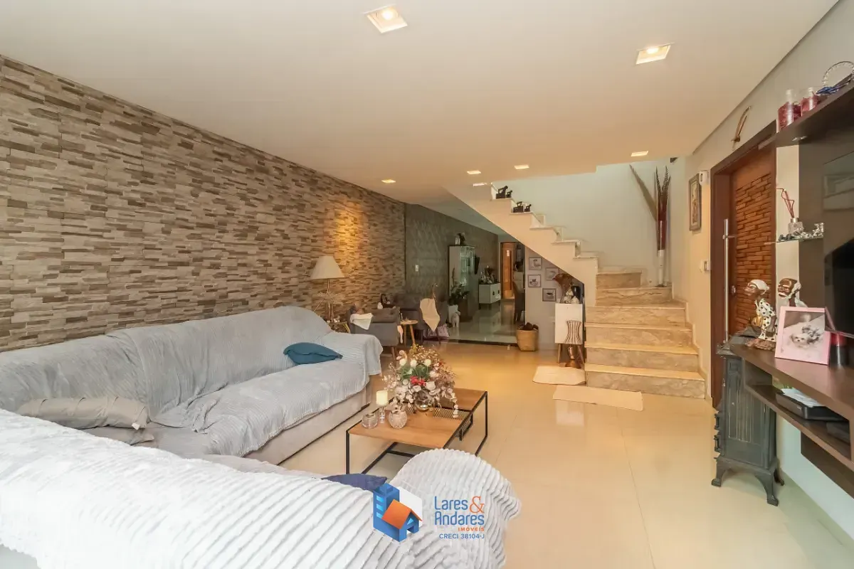 Imagem Sobrado para venda em Jaraguá com 3 quartos, sendo 3 suítes, 335m²