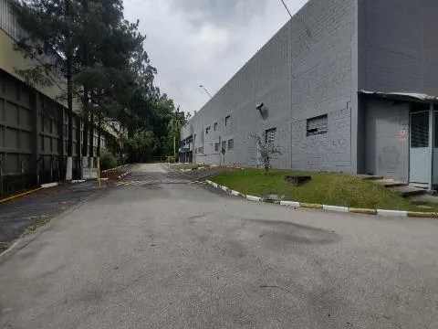 Imagem VENDA E LOCAÇÃO DE GALPÃO INDUSTRIAL EM GUARULHOS/SP, EXCELENTE OPORTUNIDADE com área total de 4.700m² e área construída de 3.500m². CONSULTE-NOS.