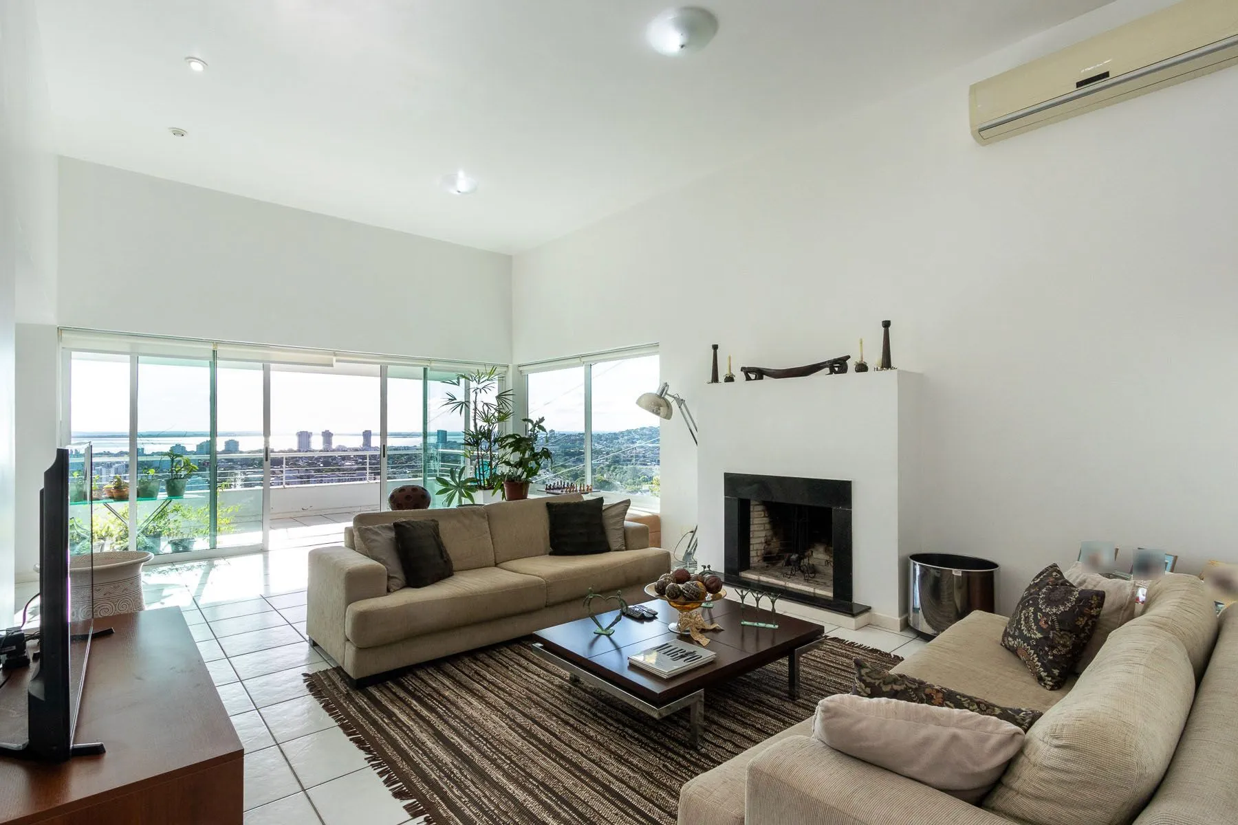 Imagem Casa para Venda - 470m², 3 dormitórios, sendo 1 suites, 6 vagas - Nonoai