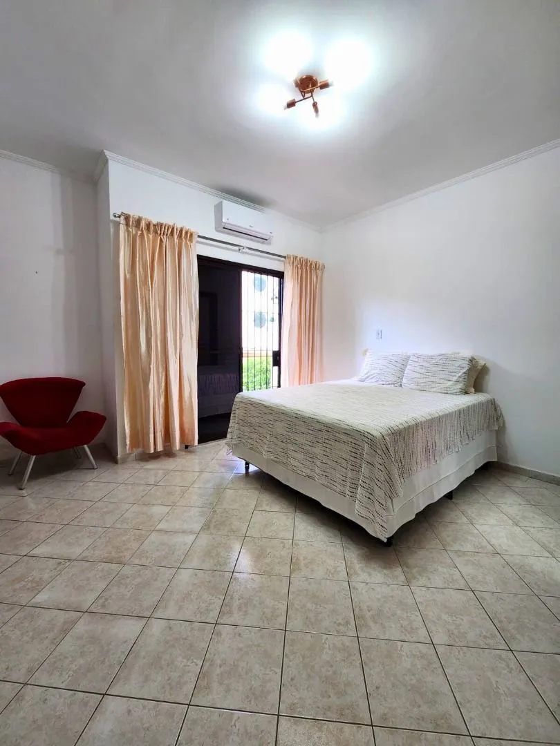 Imagem SOBRADO, 2 DORMS,2SUÍTES,CHURRASQUEIRA,2 VGS, GUILHERMINA