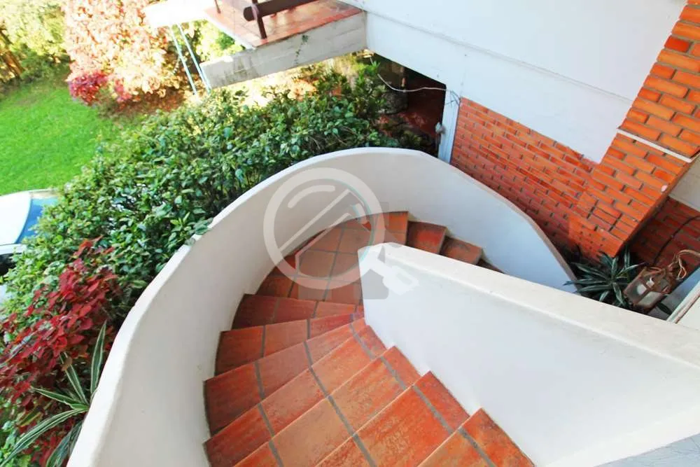 Imagem Você procura uma casa com estilo, próprio para o conforto e bem estar da sua família? Essa bela r...