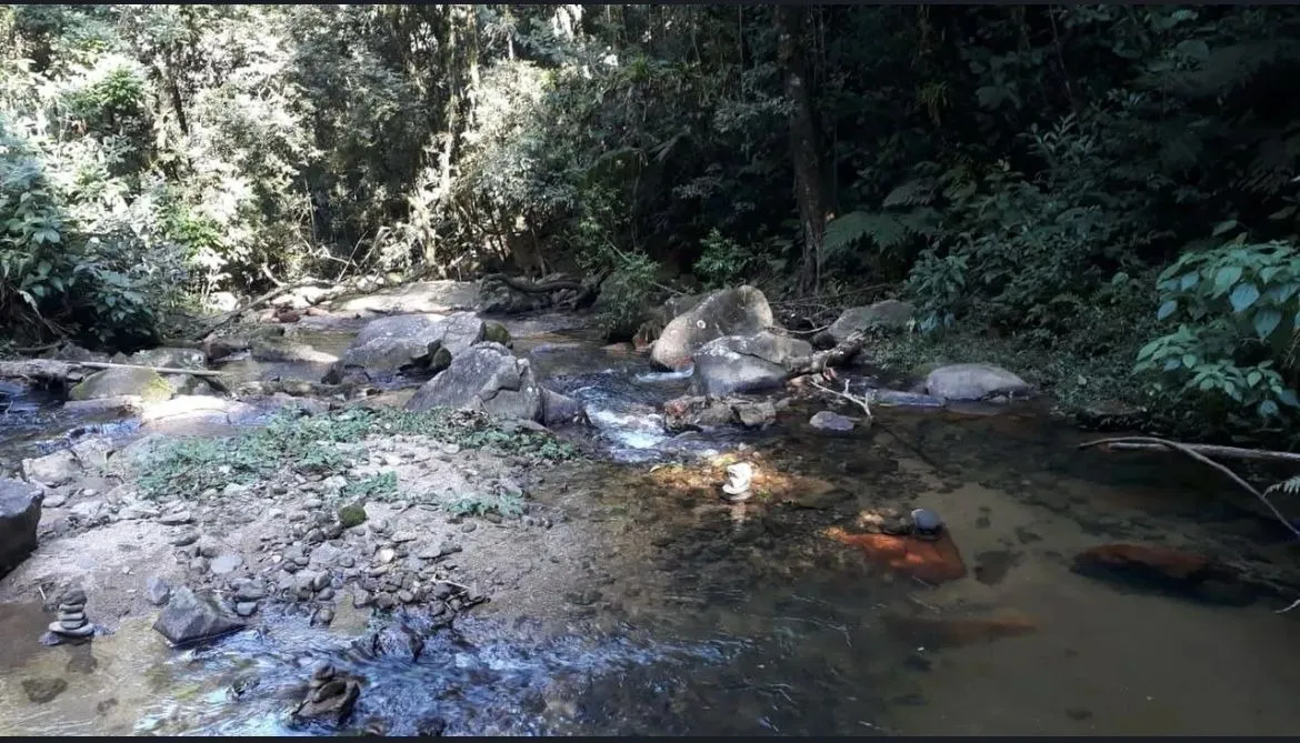 Imagem Sítio à venda em Tapiraí-SP com uma linda cachoeira