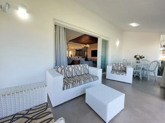 Imagem Casa de Alto Alto padrão fora de condomínio