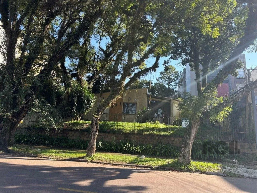 Imagem Vende-se terreno 965m² próximo a Protásio Alves e Prof. Cristiano Fischer - Petrópolis