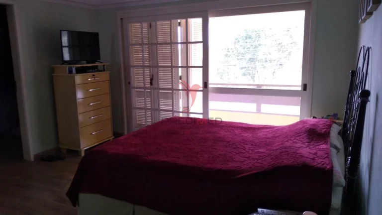 Imagem CASA ALTO PADRÃO, impecável, 4 dormitórios, um c/suite, área próximo ao centro e Shopping