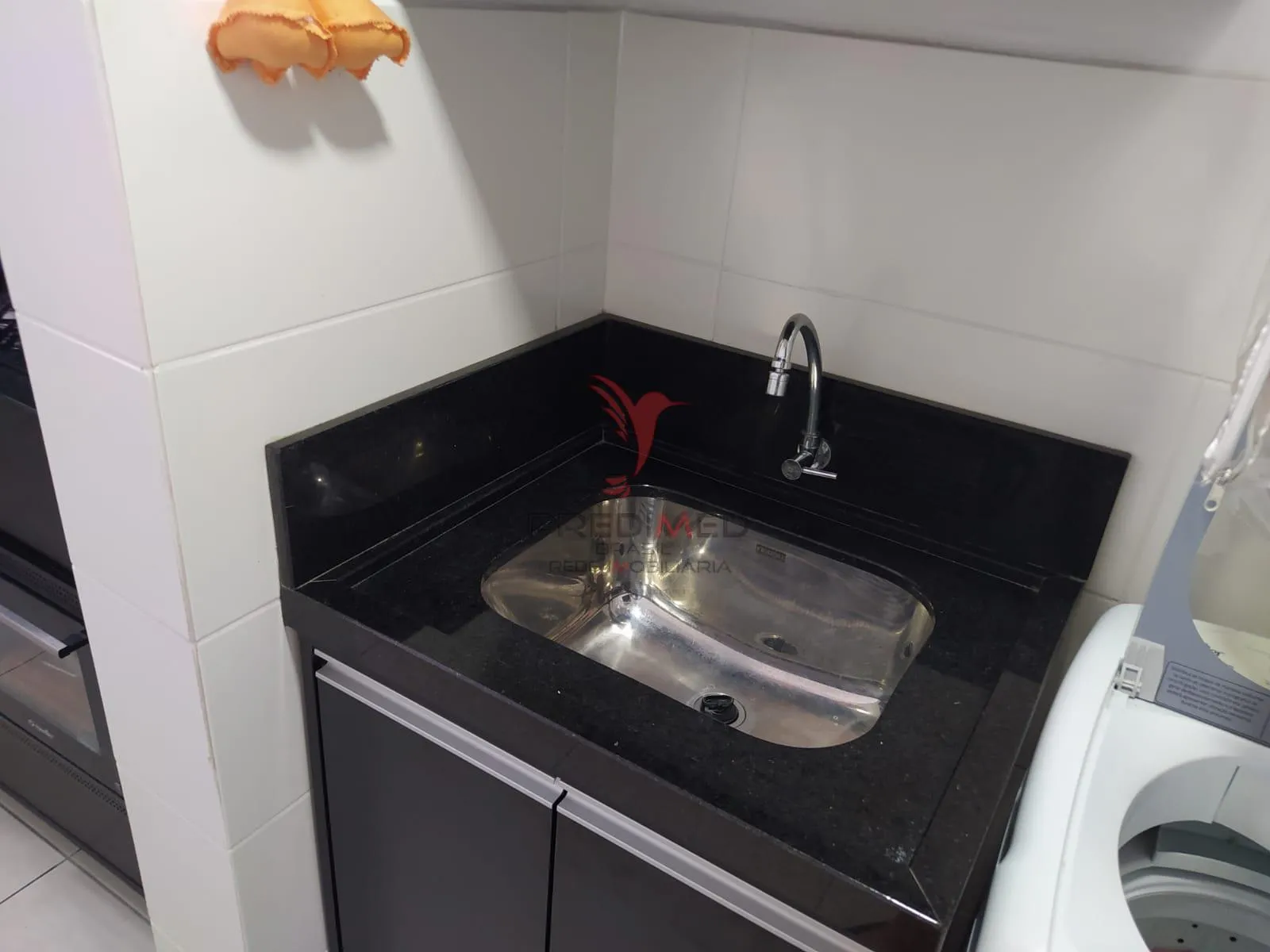 Imagem Apartamento com 2 Dormitórios sendo uma Suíte e sacada com churrasqueira