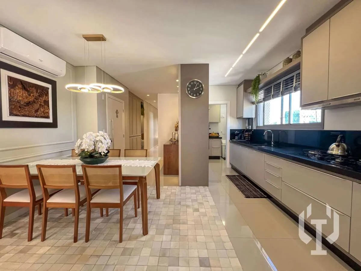 Foto do imóvel Apartamento mobiliado de 3 suítes e 2 vagas de garagem no Centro de Itapema