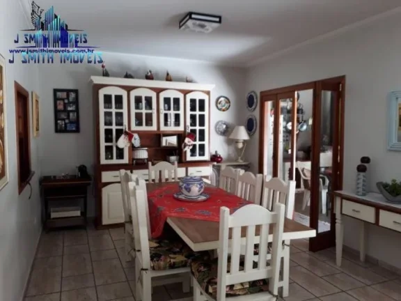 Imagem CASA 4 SUÍTES AMPLAS, PISCINA, 6 VAGAS, PAISAGISMO. COND. SP II