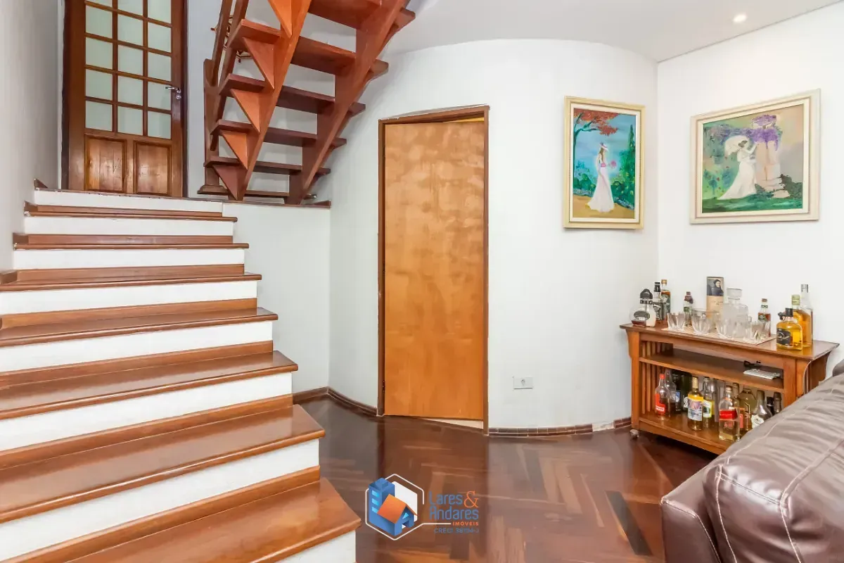 Imagem Sobrado para venda em Jardim Regina com 3 quartos, sendo 1 suíte, 224m²