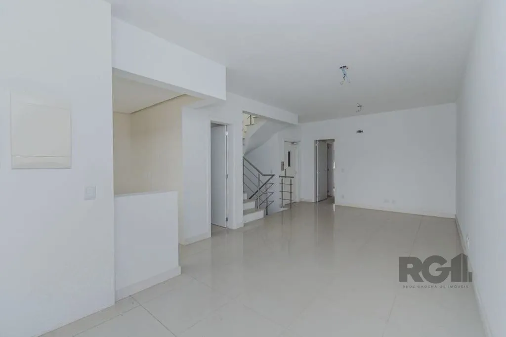 Imagem Excelente casa em condomínio de 251m² com 3 suítes e elevador!