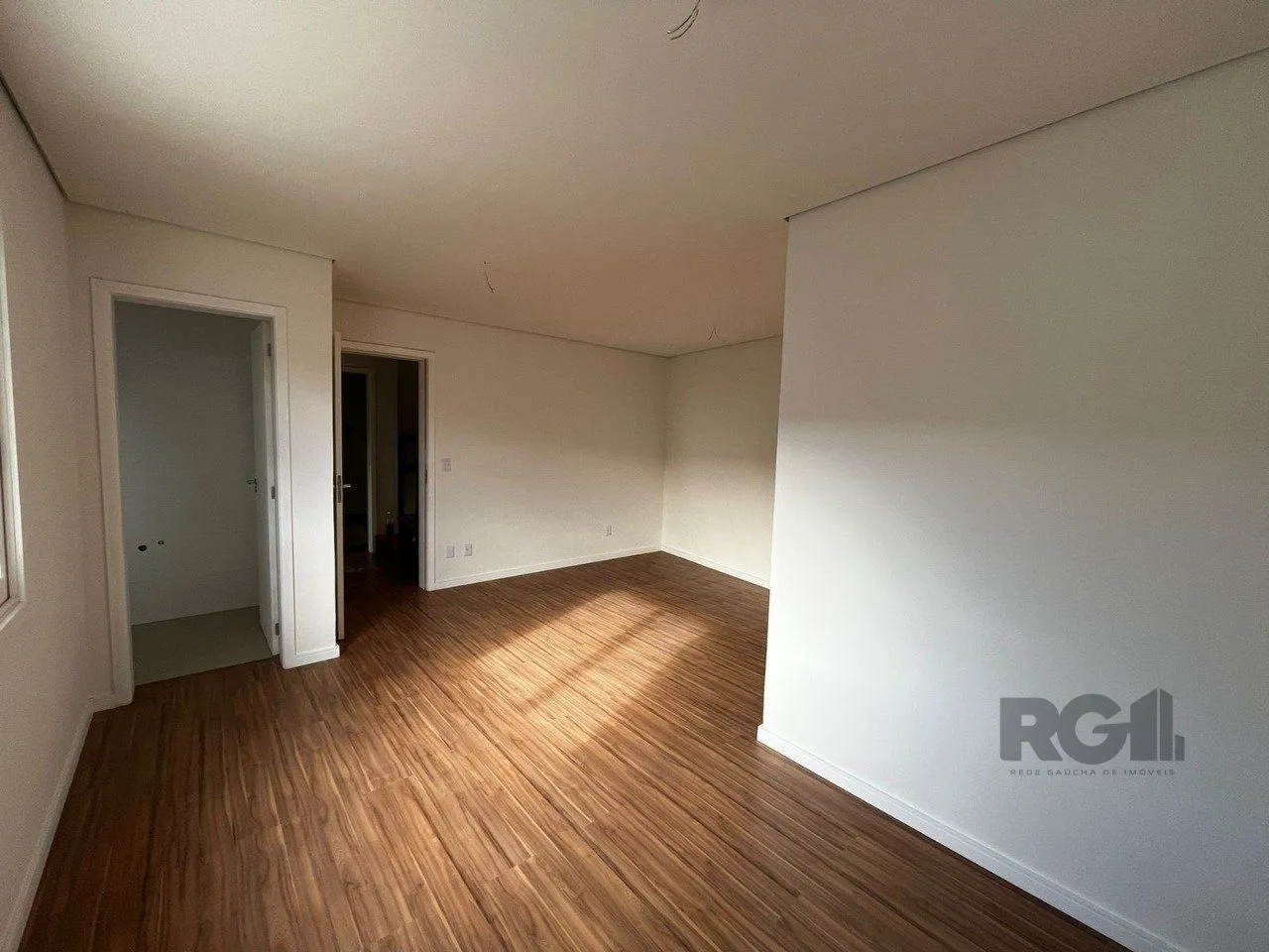 Imagem Casa 3 quartos, suíte, 2 vagas, piscina, 240m² - Vila Nova POA/RS