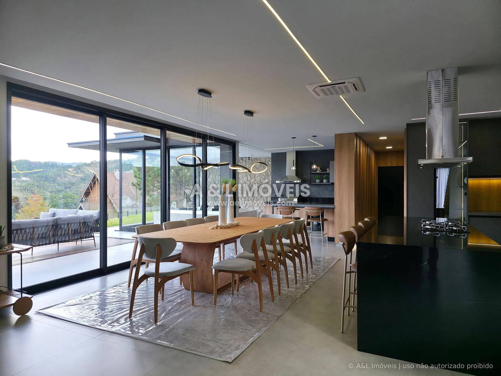Imagem Casa à venda em Campos do Jordão | Iporanga | 4 suítes | Spa