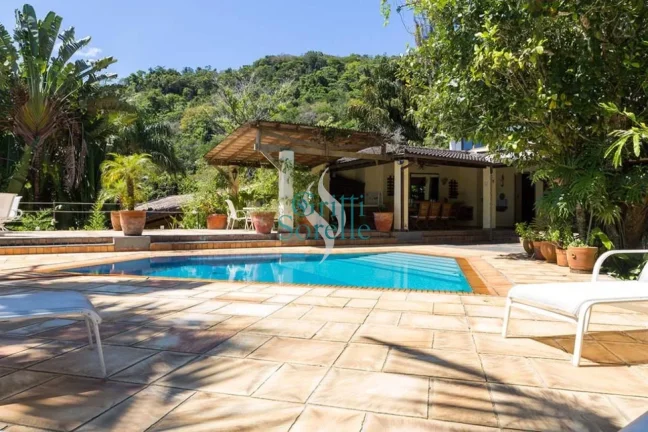 Imagem Casa Mobiliada à venda na Praia do Flamengo - Ubatuba/SP.