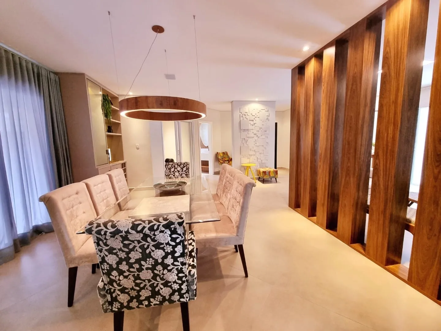 Imagem Casa à venda 4 Quartos, 3 Suites, 2 Vagas, 1400M², Socorro, Pindamonhangaba - SP | COLONIAL VILLAGE