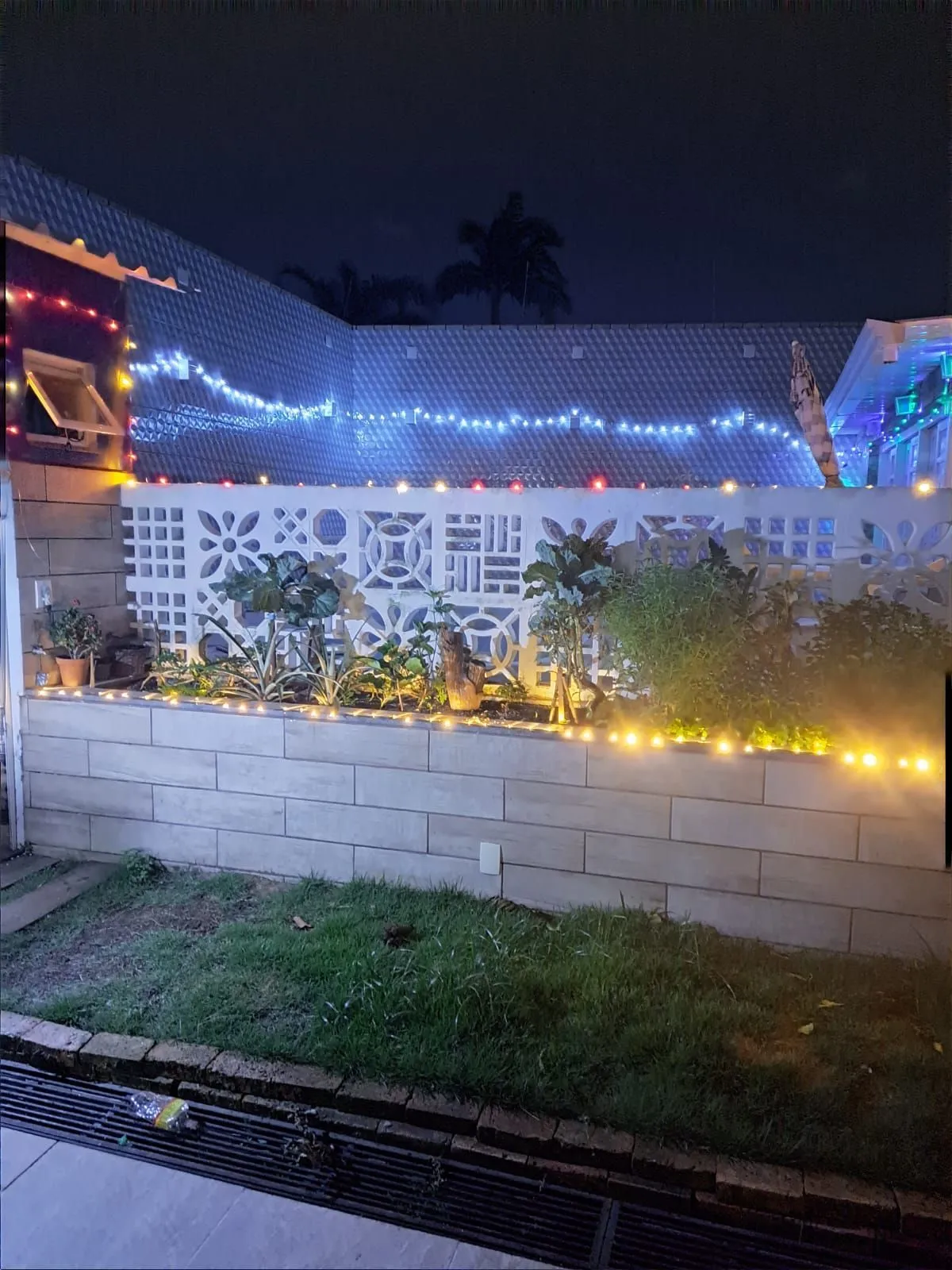 Imagem Casa com piscina e 3 quartos à venda em Cachoeirinha