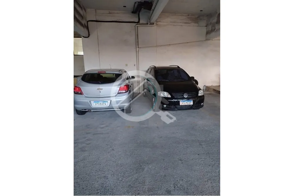 Imagem Excelente Box de garagem coberta, para dois carros, no bairro Petrópolis, Av. Protásio Alves, em p...