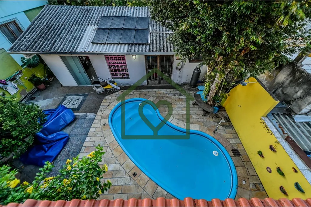 Imagem Descubra o lar dos seus sonhos nesta excepcional casa de condomínio à venda em Porto Alegre, RS. S...